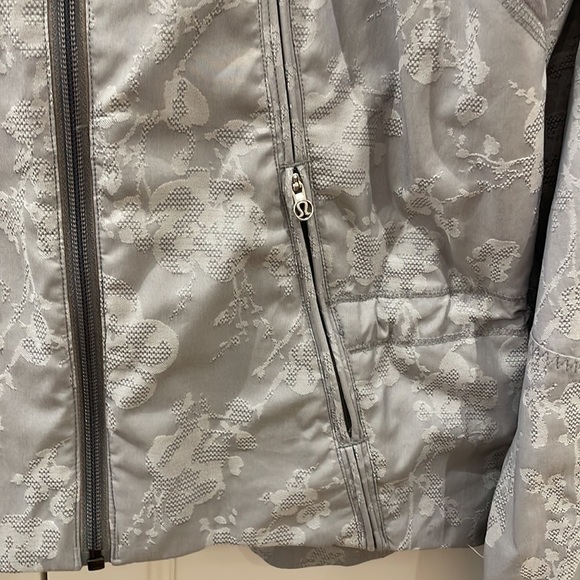 Lululemon Travel to Track Jacket Gray—Excellent Condition! Pockets-Lightweight-4 - Picture 5 of 13